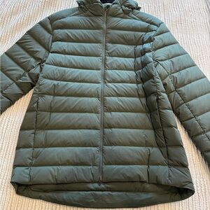 Men’s Lululemon Navigation Down Hoody in Smoked Spruce Green in size Medium